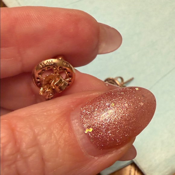 Pandora Rose Gold Ring and Stud Earrings set - Picture 4 of 9